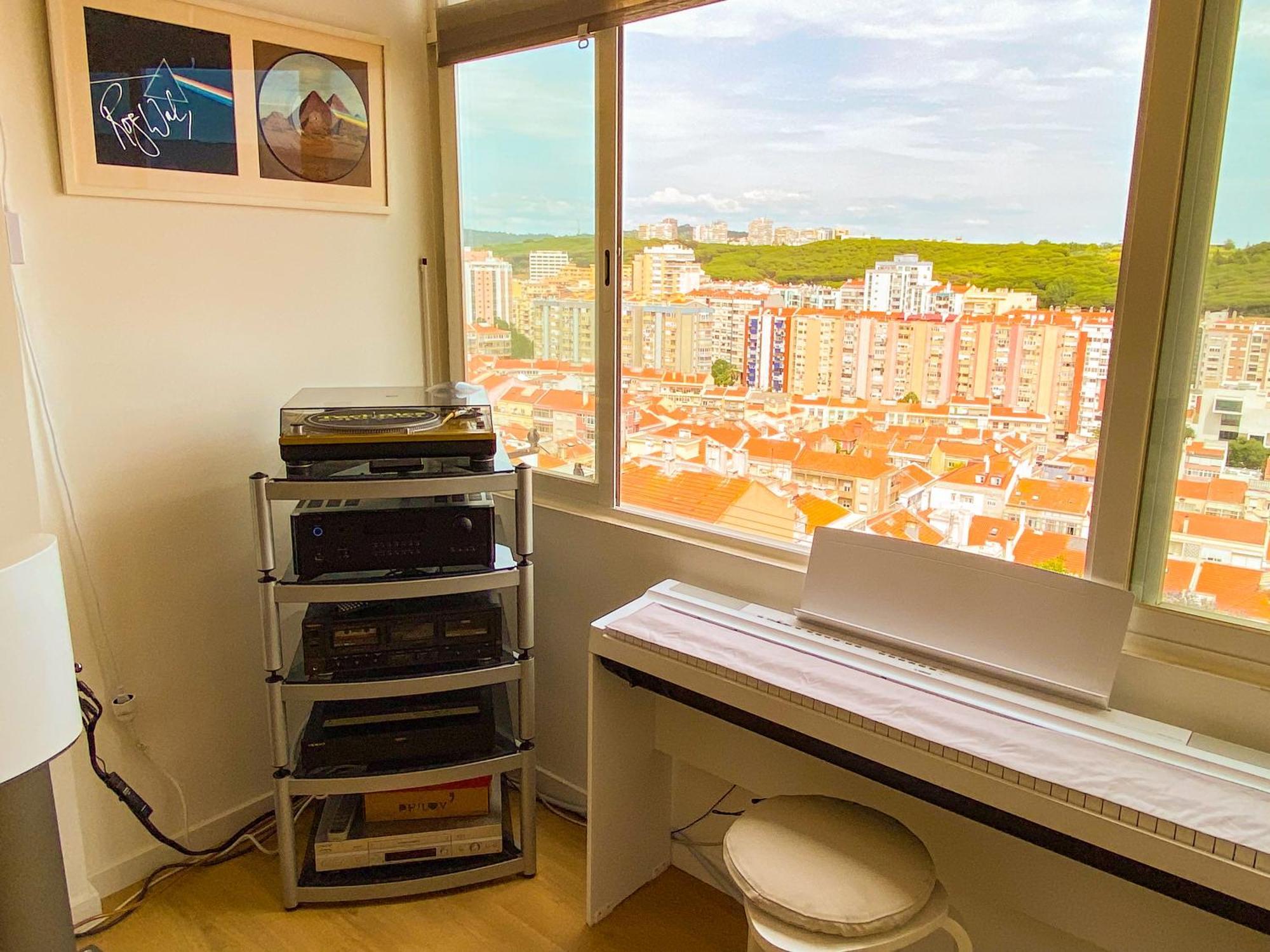 Ideally Located With Perfect Views Algés Exterior foto